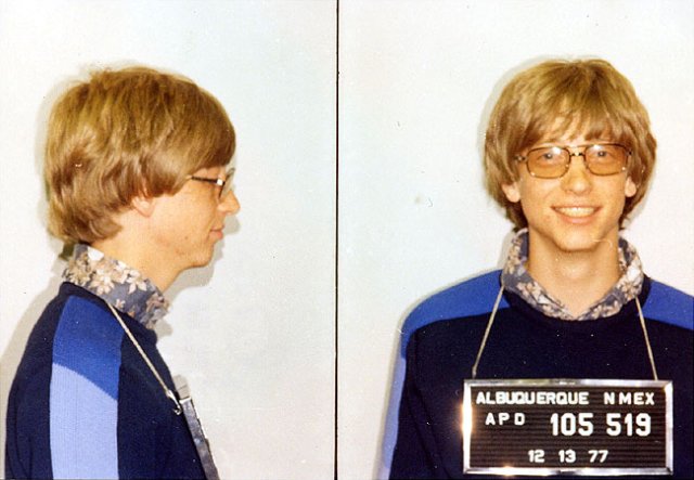 1977년 당시 22살인 빌게이츠가 무면허 운전 및 과속으로 체포돼 찍은 머그샷. 머그샷은 구속된 피의자를 식별하기 위해 경찰이 촬영하는 사진(Police Photograph)을 말한다. 머그(mug)는 18세기 미국에서 유행한 얼굴(face)의 속어다.[중앙포토]