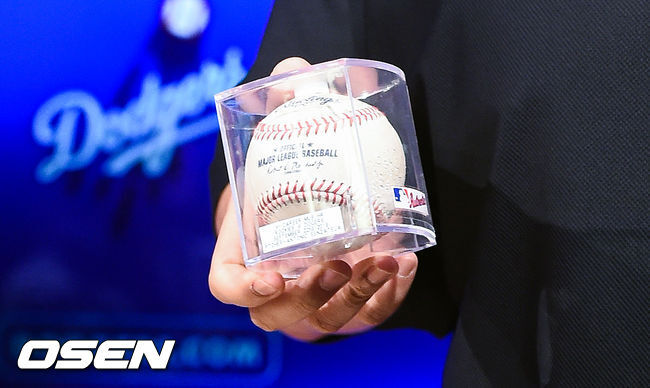 [OSEN=LA(미국 캘리포니아주),박준형 기자]류현진의 MLB 첫 홈런 기념구. / soul1014@osen.co.kr