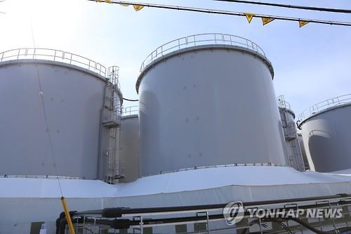 폐로 작업이 진행 중인 후쿠시마 제1원전 내부에 있는 오염수 보관 탱크. [연합뉴스 자료사진]