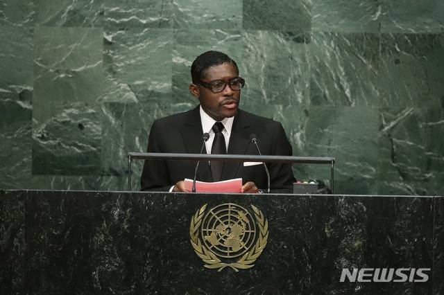 【유엔본부=AP/뉴시스】적도기니의 테오도린 응게마 오비앙 부통령이 지난 2015년 9월30일 유엔 총회에서 연설하고 있다. 브라질을 방문한 오비앙 부통령을 수행한 수행단의 화물에서 1650만 달러(179억3600만원)가 넘는 현금과 최고급 시계 등 호화 사치품들이 무더기로 적발돼 브라질 당국에 압수됐다고 영국 가디언이 17일 보도했다. 2018.9.17