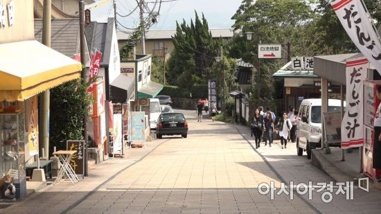 한국인 관광객이 많이 찾던 벳푸 지옥온천 인근 상점가는 주말 오후에도 오가는 관광객이 10여 명도 채 안 될만큼 한산했다. 사진 = 김희윤 기자