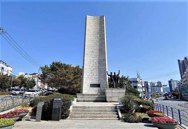 마산 항쟁의 마산 시내 1차 집결지였던 3·15의거 기념탑. 경남대생 1000여명은 1979년 10월18일 오후 5시께 이곳에 집결했다가, 창동 등 마산 중심가로 들어갔다. 최상원 기자