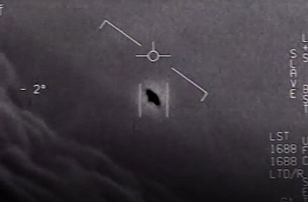 미 해군 조종사가 포착한 UFO/사진=미국 국방부