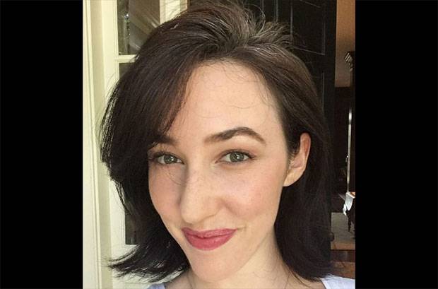 그롬브레 계정 개설자는 희끗희끗한 자신의 머리카락을 공개하며 자연스러운 아름다움을 독려했다./사진=그롬브레 인스타그램(@grombre)