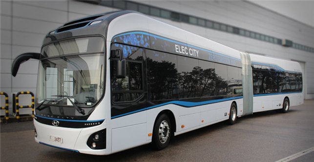 BRT는 수송력이 큰 굴절버스 등 전용차량을 사용한다. [자료 국토교통부]