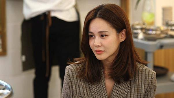 ‘밥은 먹고 다니냐?’아이비가 고민을 털어놓는다.SBS플러스 제공