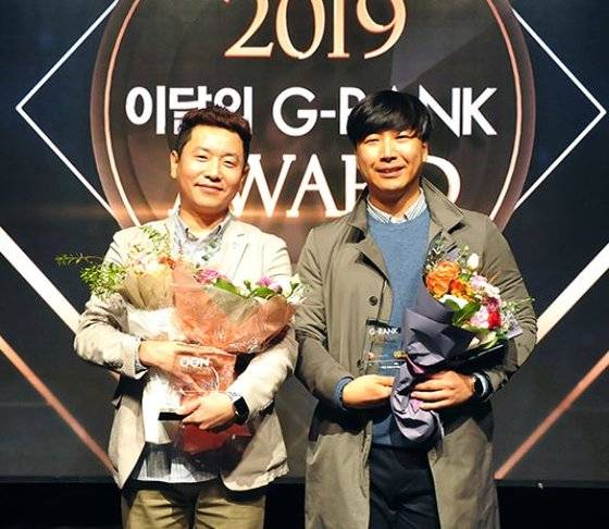 이달의 게임상을 수상한 '달빛조각사'의 엑스엘게임즈 박영성(왼쪽) 사업실장과 챌린지 서울상을 수상한 '햄스터타운'의 슈퍼어썸 조동현 대표.