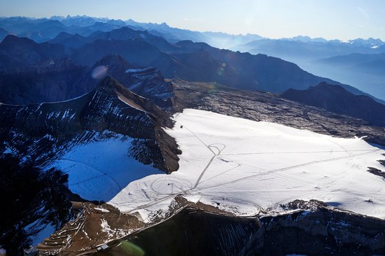 스위스 빙하가 급속히 줄어들고 있다. [로이터=연합뉴스]