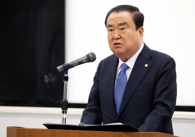 문희상 국회의장이 지난 5일 도쿄 와세다대학교에서 가진 특강에서 강제징용 문제 해법안을 제시하고 있다. 국회 제공
