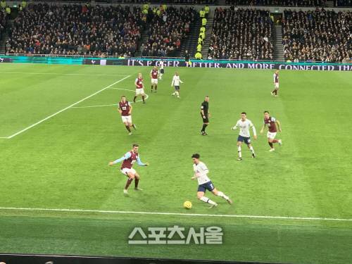 손흥민이 돌파를 시도하고 있다.런던 | 이동현통신원