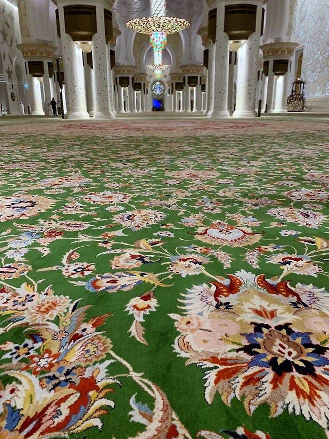 세계에서 가장 큰 카펫이 깔린 주 기도실© 뉴스1