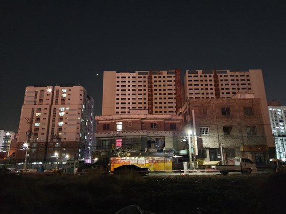 인천 미추홀구 옐로하우스 4호집의 현재 모습. 지역주택조합 사업으로 다른 건물들은 대부분 철거됐다. 최은경 기자