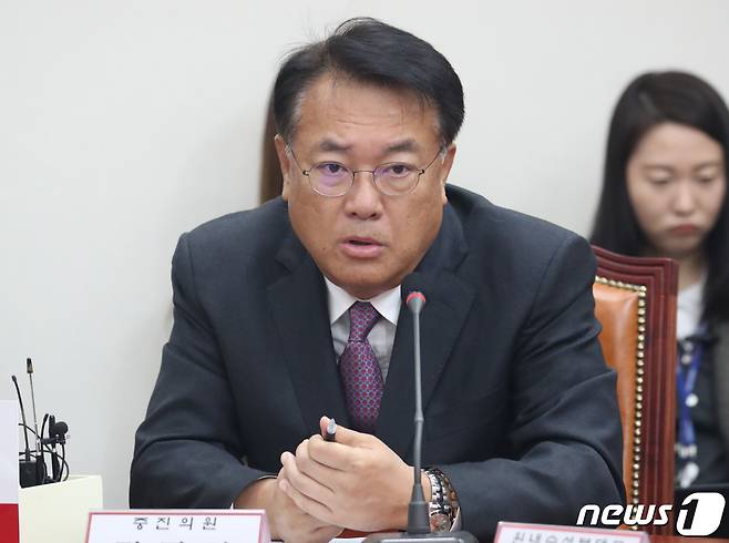 정진석 자유한국당 의원.  © News1 김명섭 기자