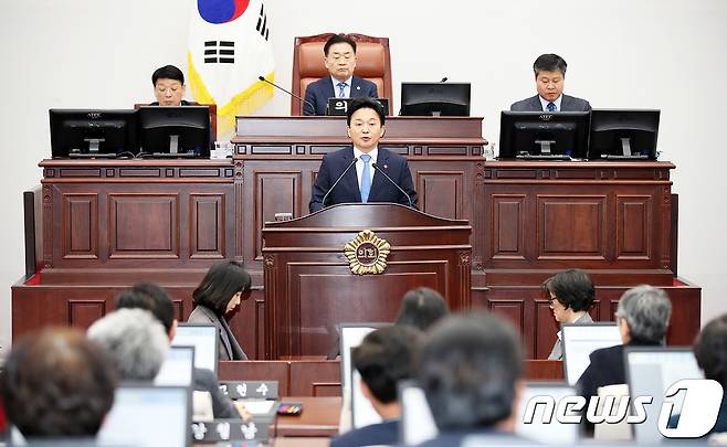 16일 제주도의회 본회의장에서 원희룡 제주도지사가 2020년도 예산안 의결에 따른 인사말을 하고 있다.(제주도의회 제공) /© 뉴스1
