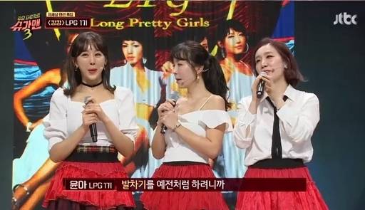20일 오후 방송된 JTBC 예능 프로그램 ‘투유 프로젝트-슈가맨3’에 트로트 걸그룹 원조인 LPG 1기 멤버 한영(본명 한지영)과 연오(〃 박정언), 윤아(〃 허윤아·왼쪽부터)가 출연해 대화를 나누고 있다.