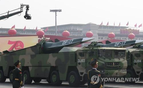 중국 열병식 등장한 초음속미사일 둥펑-17 [연합뉴스 자료사진]