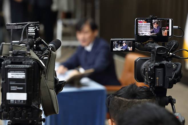 ⓒ시사IN 윤무영조국 법무부 장관 후보자가 2019년 9월2일 국회에서 기자간담회를 하고 있다.