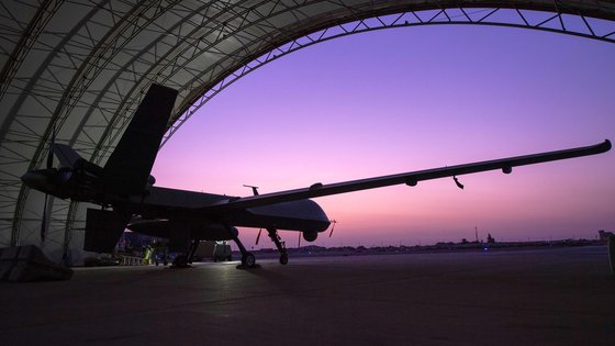 일본도 무인전투기 개발을 검토 중이다. 지난 7월 23일 미 공군 MQ-9 리퍼 무인전투기가 쿠웨이트의 알리 알 살렘 공군기지에서 엔진 테스트를 하고 있다. [AFP=연합뉴스]