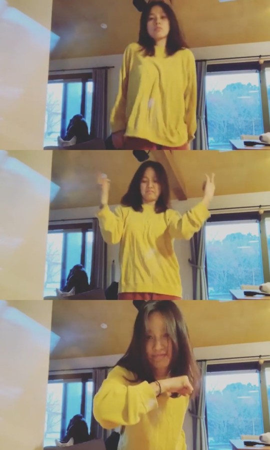 가수 이효리가 래퍼 지코의 신곡 '아무노래'에 맞춰 춤을 추고 있다/ 사진=이효리 인스타그램 캡처