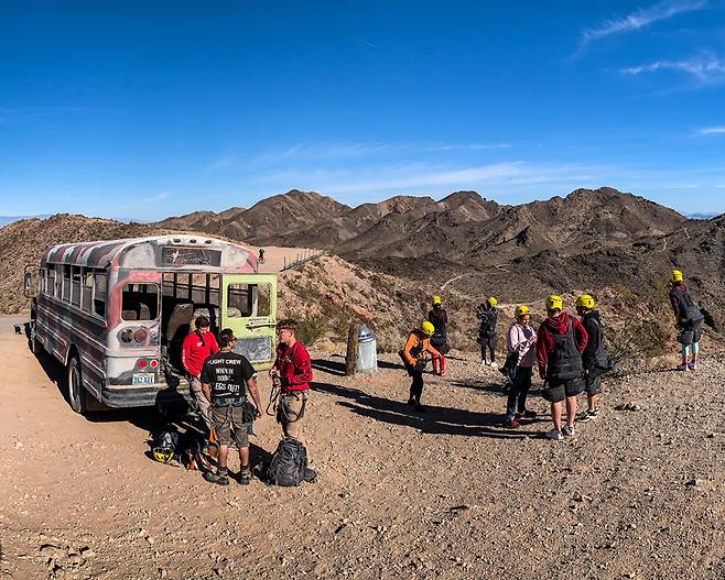 집라인을 타기 위해 버스로 오른 부틀렉 캐니언. 산악자전거 코스로도 유명하다