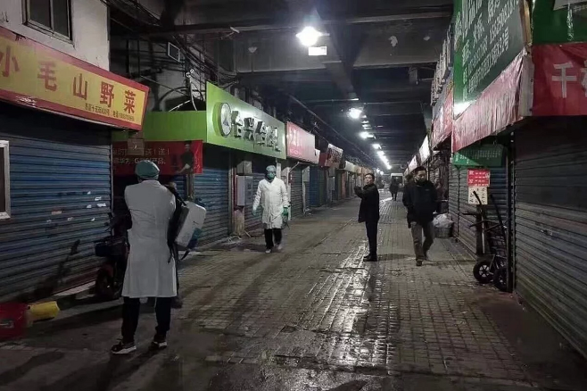 최근 중국 후베이성 우한시에서 확산되고 있는 원인 불명의 폐렴의 발병 근원지로 지목된 화난수산시장.