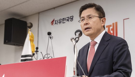 황교안 자유한국당 대표가 지난 22일 서울 영등포 중앙당사에서 신년 기자회견을 하고 있다. 임현동 기자