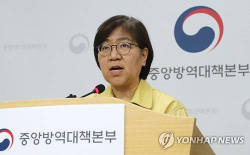 정은경 중앙방역대책본부장 본부장 (청주=연합뉴스) 김주형 기자 = 정은경 중앙방역대책본부장(질병관리본부장)이 지난 17일 오후 충북 청주시 질병관리본부에서 코로나19 국내 발생현황 및 확진환자 중간조사 결과 등 정례브리핑을 하고 있다.kjhpress@yna.co.kr