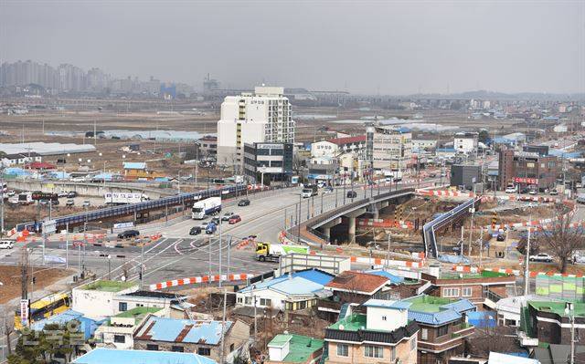 조치원읍과 청주 오송면을 연결하는 조천교. 야간통행금지가 있던 시절 조치원의 술꾼들이 야밤에 통행금지가 없는 충북 땅으로 건넜던 다리다.