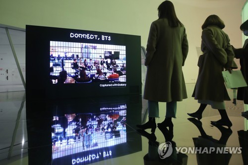 글로벌 전시 프로젝트 '커넥트, BTS'의 미디어 파사드 [연합뉴스 자료사진]