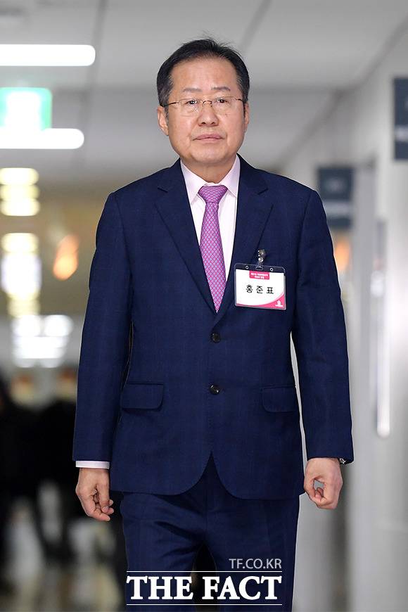 홍준표 전 자유한국당 대표가 20일 오후 서울 여의도 국회 의원회관에서 진행된 미래통합당 총선 공천 신청자 면접 심사에 참석하고 있다. 홍 전 대표가 선거를 앞두고 공천 심사를 받는 것은 이번이 처음이다. /국회=이선화 기자