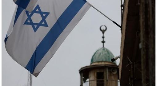 수도 예루살렘의 구시가지에 걸린 이스라엘 국기. 예루살렘=AFP연합
