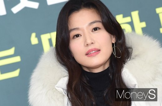 배우 전지현이 김은희 작가의 신작 '지리산' 출연을 검토중이다. /사진=임한별 기자