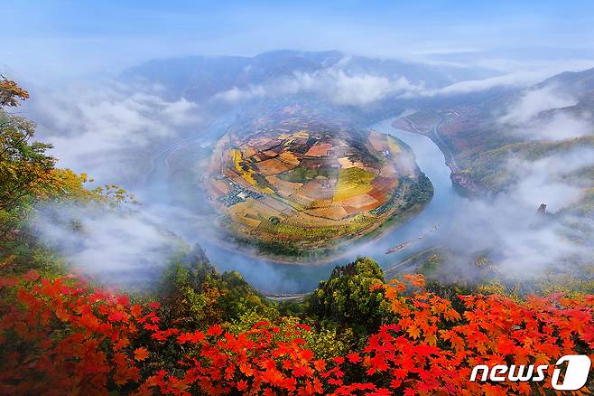 남북산하 사진전에 전시되는 류재학 작가의 압록강 © News1 이종덕 기자