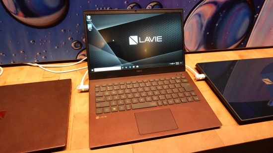 일본 NEC가 생산하는 초경량 노트북 라비(Lavie). (사진=지디넷코리아)