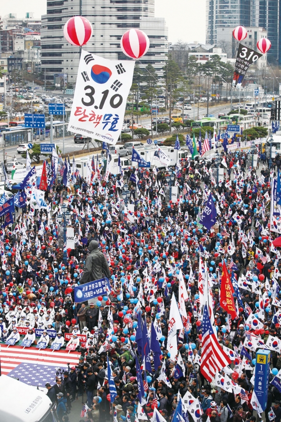 태극기부대들은 박근혜 전 대통령 탄핵이 확정된 2017년&nbsp;3월10일을 잊지 않기 위해 매년 '3·10 항쟁' 기념 행사를 갖고 있다. ⓒ뉴시스