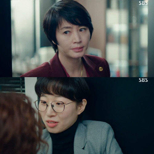 SBS ‘하이에나’ 김혜수(위), 오경화. 사진 | SBS 방송화면 캡처