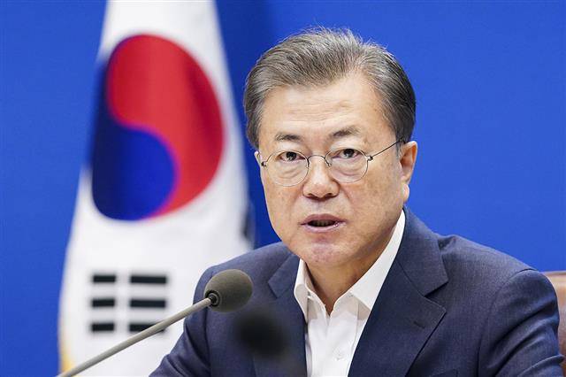 문재인 대통령, 비상경제회의 본격 가동 - 문재인 대통령이 19일 청와대 본관에서 열린 제1차 비상경제회의에서 발언을 하고 있다. 2020.3.19 청와대 제공 문재인 대통령, 비상경제회의 본격 가동 - 문재인 대통령이 19일 청와대 본관에서 열린 제1차 비상경제회의에서 발언을 하고 있다. 2020.3.19 청와대 제공