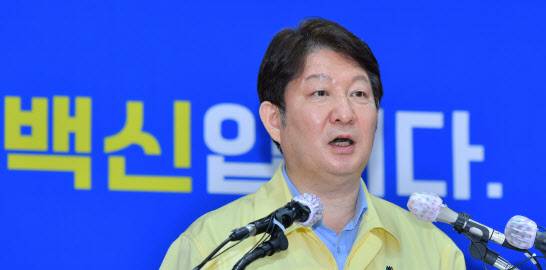권영진 대구시장이 22일 오전 대구시청에서 신종 코로나바이러스 감염증(코로나19) 대응 언론 브리핑을 진행하고 있다.(사진=대구시 제공)