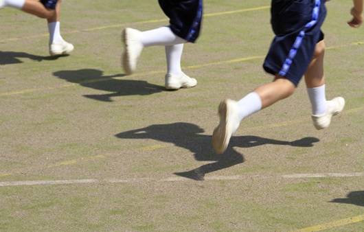 뛰어노는 아이들