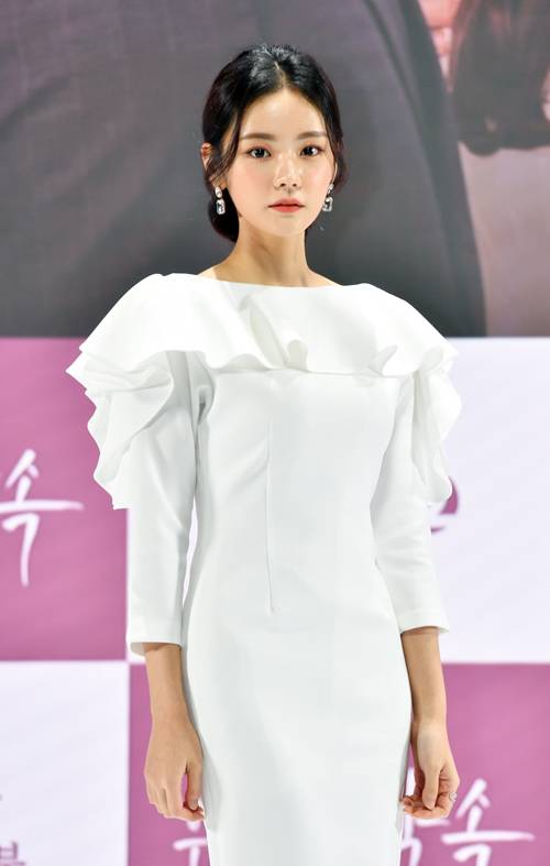 ▲ 김혜지 '종이인형처럼 여리여리'