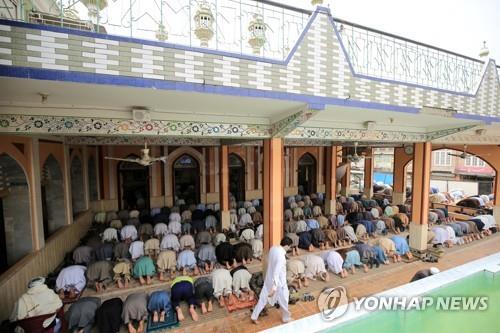 3일 파키스탄의 한 모스크에서 열린 금요 합동 예배 [EPA=연합뉴스]