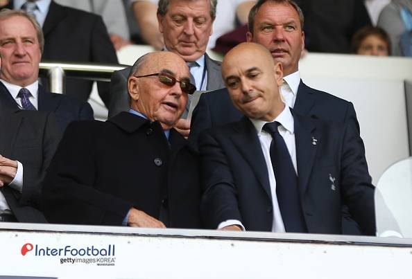 토트넘의 조 루이스 구단주(좌)와 다니엘 레비 회장(우).