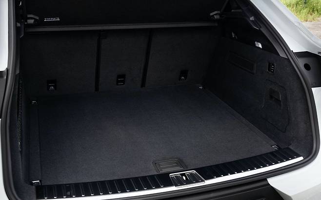 포르쉐 카이엔 쿠페 트렁크