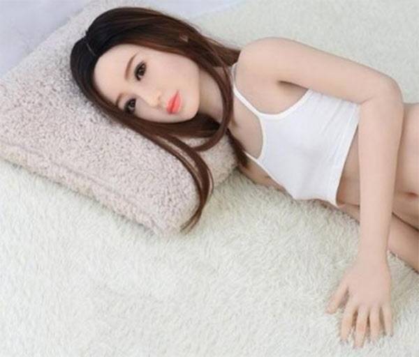 온라인 성인용품 판매업체에서 거래되는 성인용품 리얼돌. /온라인 성인용품 판매업체 홈페이지 캡처