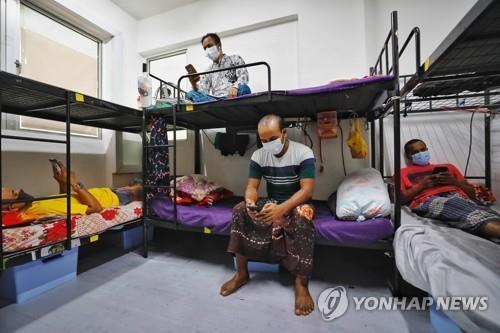 싱가포르 당국이 격리한 외국인 노동자들이 머무는 기숙사 실내 모습 2020.4.7 [싱가포르 인력부 제공/EPA. 재판매 및 DB 금지]