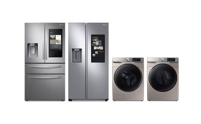 왼쪽부터 삼성전자 프렌치도어 냉장고(RF28R7551SR), 양문형 냉장고 (RS27T5561SR), 세탁기(WF45R6100AC), 건조기(DVE45R6100C). (사진=삼성전자)