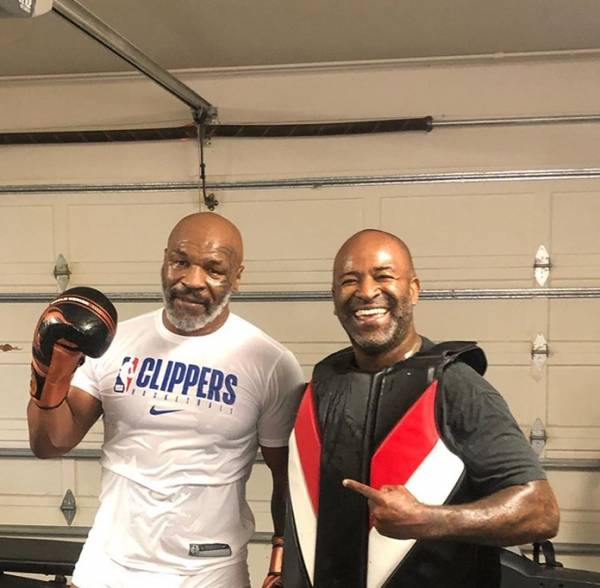 마이크 타이슨(좌측)과 라파엘 코르데이로(우측)