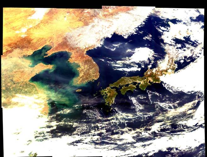 해양 및 환경관측 정지궤도위성 천리안2B호가 3월 23일 촬영한 한반도 및 주변 해역의 모습이다. 과학기술정보통신부 제공
