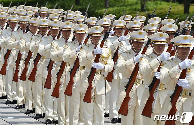 일본 자위대 의장대 <자료사진> © AFP=뉴스1