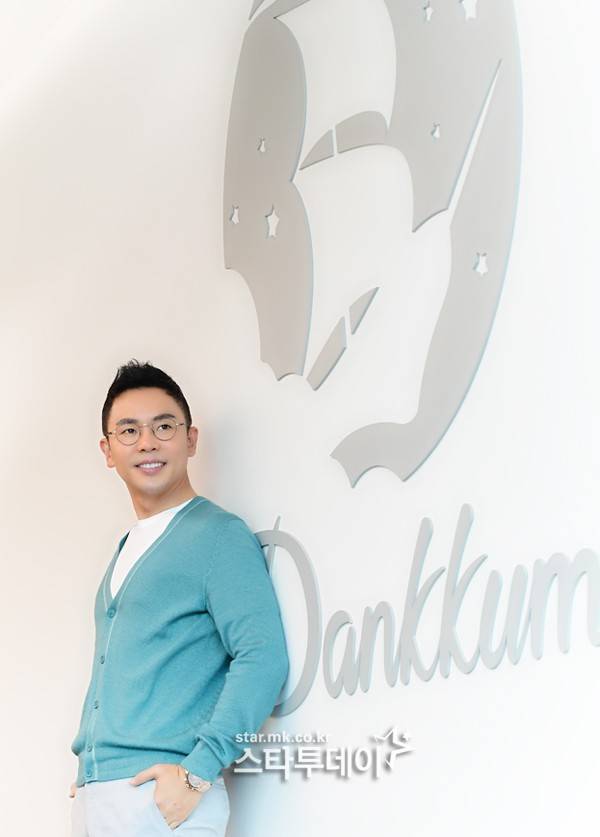 설민석이 민주화 운동 과정에서 목숨을 잃은 학생들을 기억해 달라고 말했다. 사진| 강영국 기자